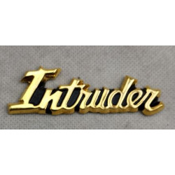 Fregio adesivo dorato con scritta Intruder art: FREGINTRUDER01 GK